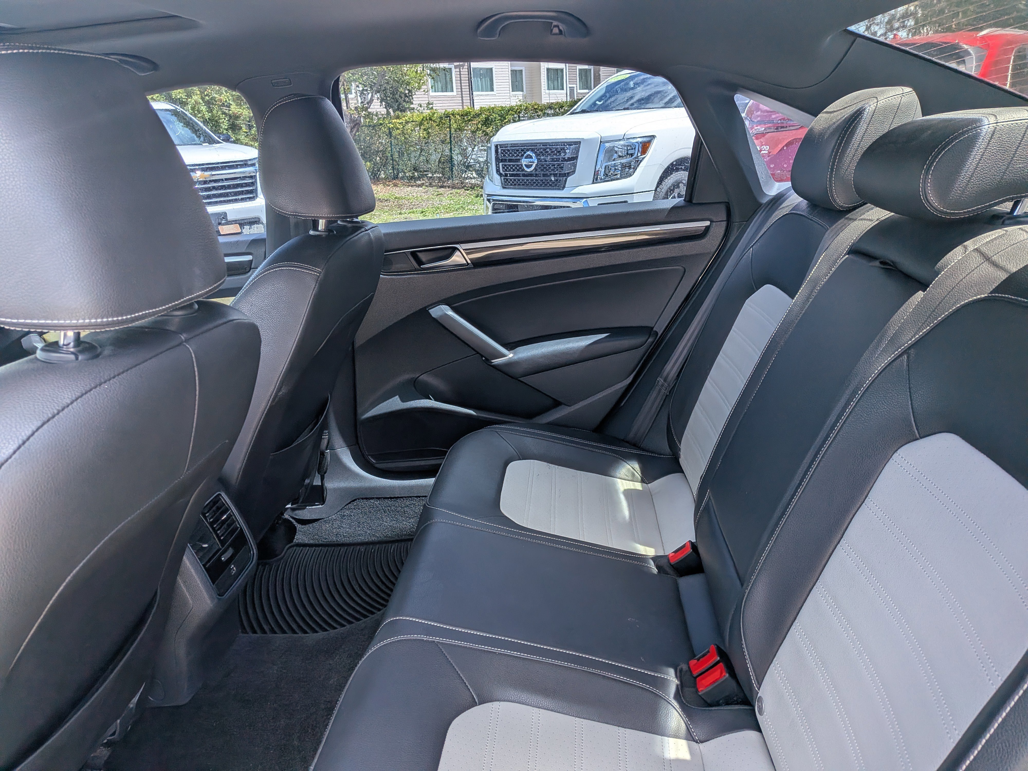 Used 2018 Volkswagen Passat 3.6 image 14