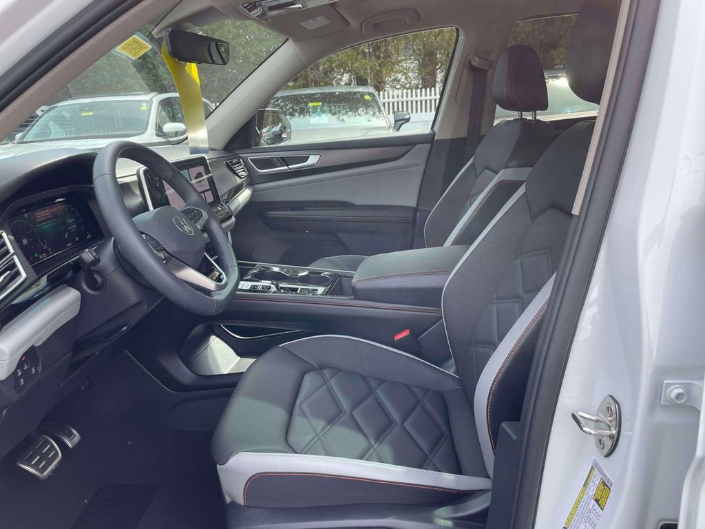 Used 2024 Volkswagen Atlas Peak Edition SE image 15