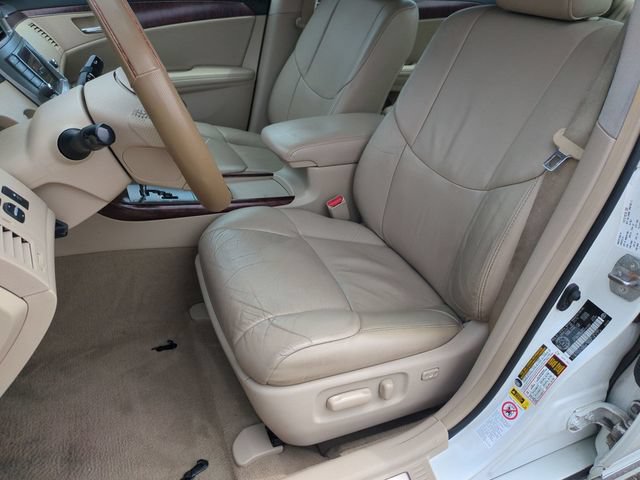 Used 2012 Toyota Avalon XLS FWD image 12