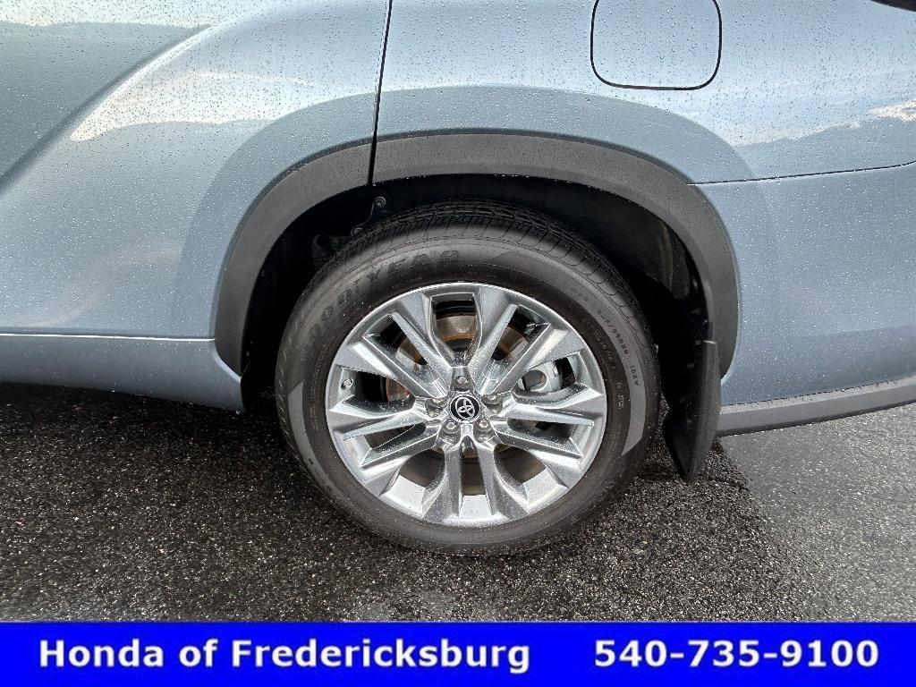 Used 2024 Toyota Highlander Limited AWD/4WD image 34