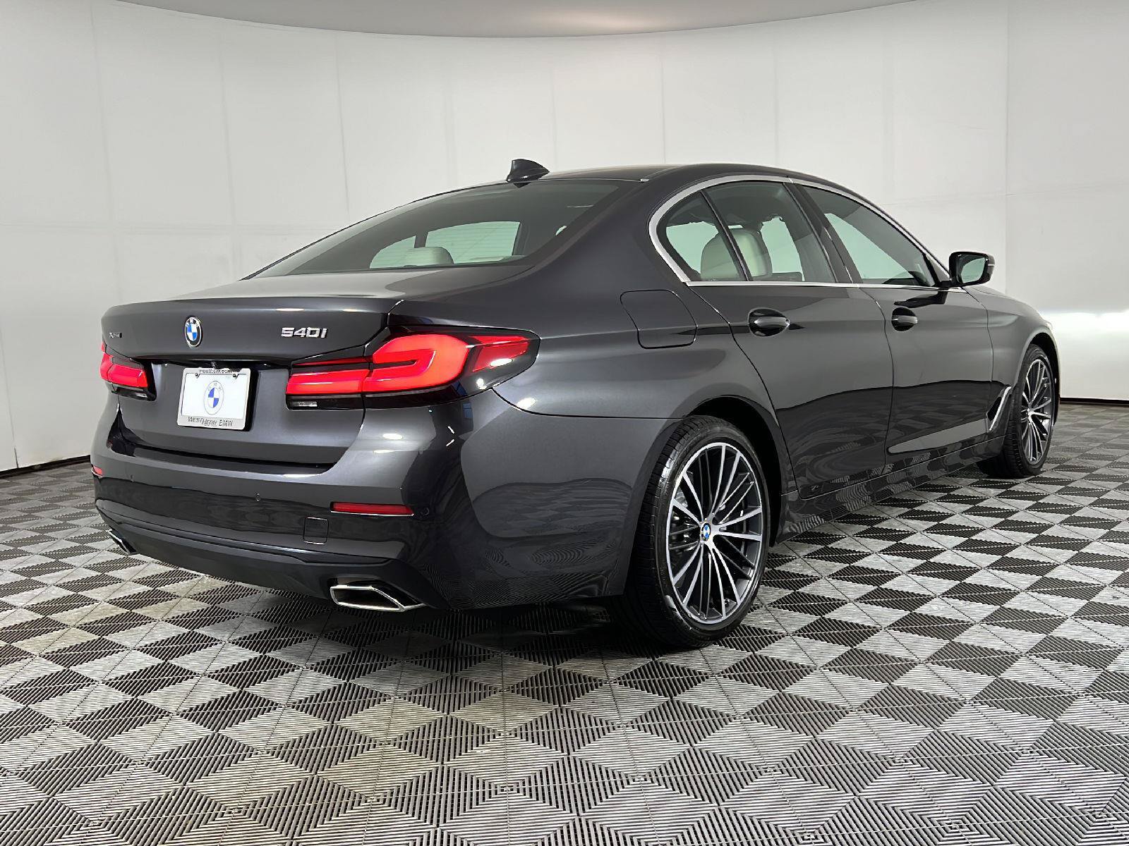 Used 2022 BMW 540i xDrive w/ Premium Package AWD/4WD image 5
