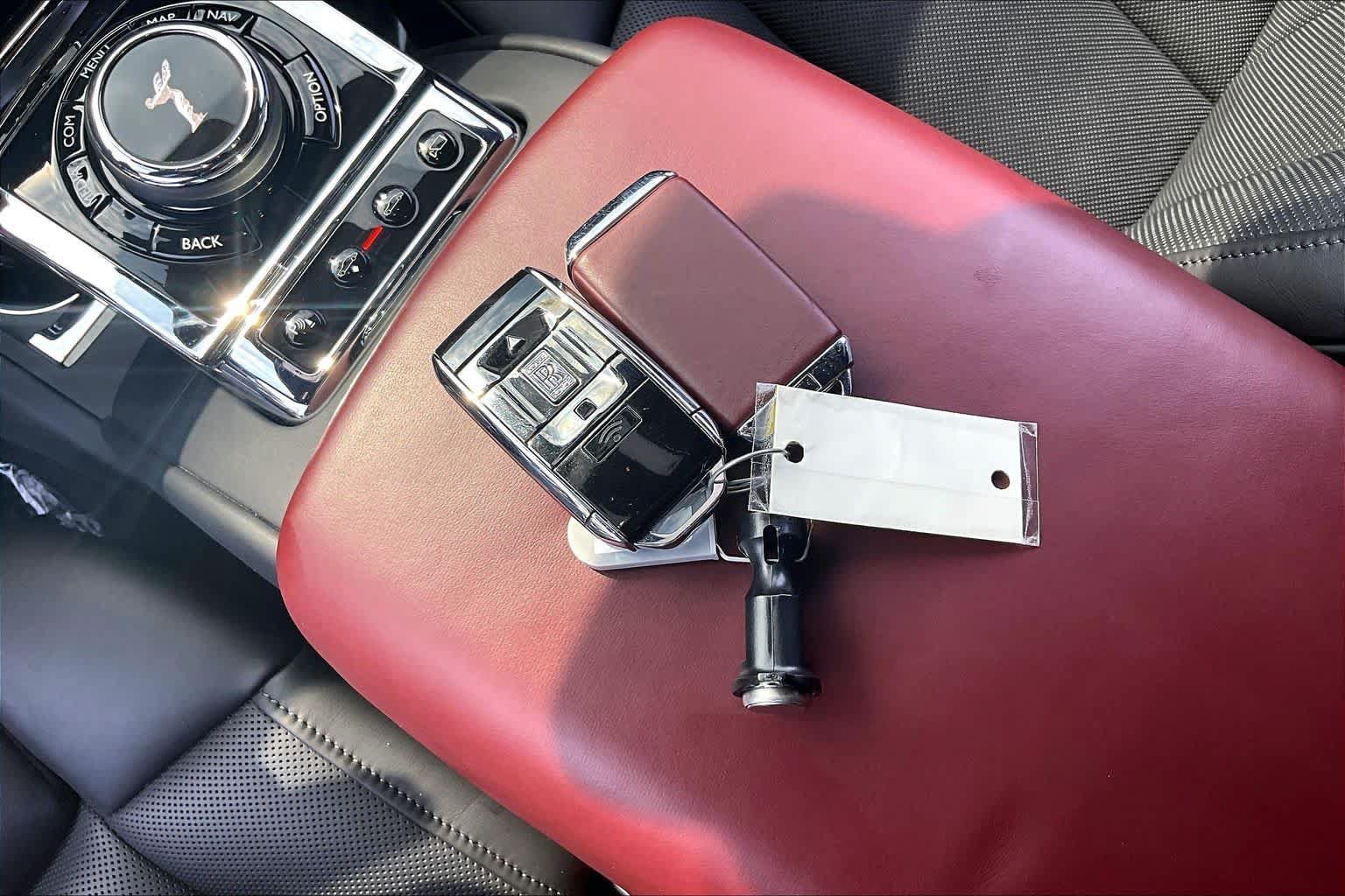 Used 2024 Rolls-Royce Phantom Sedan RWD image 15
