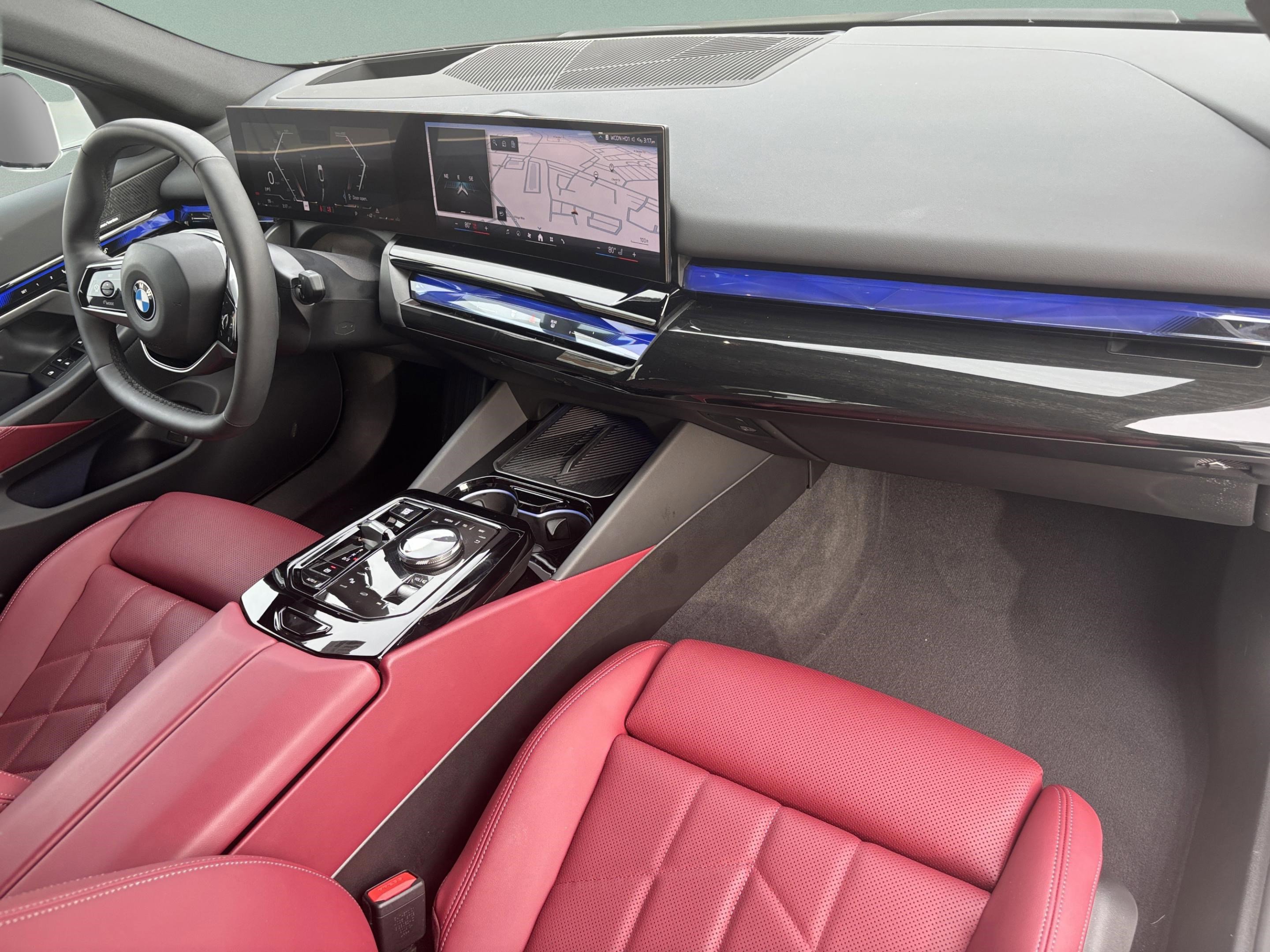 Used 2025 BMW 540i xDrive image 25