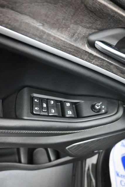 Used 2023 Jeep Grand Cherokee Limited w/ Luxury Tech Group II image 12