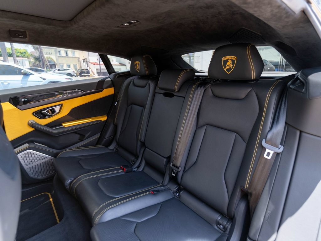Used 2021 Lamborghini Urus AWD/4WD image 6