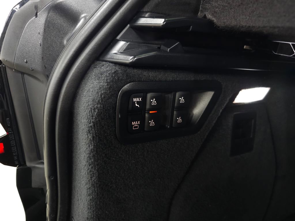 Used 2023 BMW X7 xDrive40i w/ M Sport Package AWD/4WD image 7