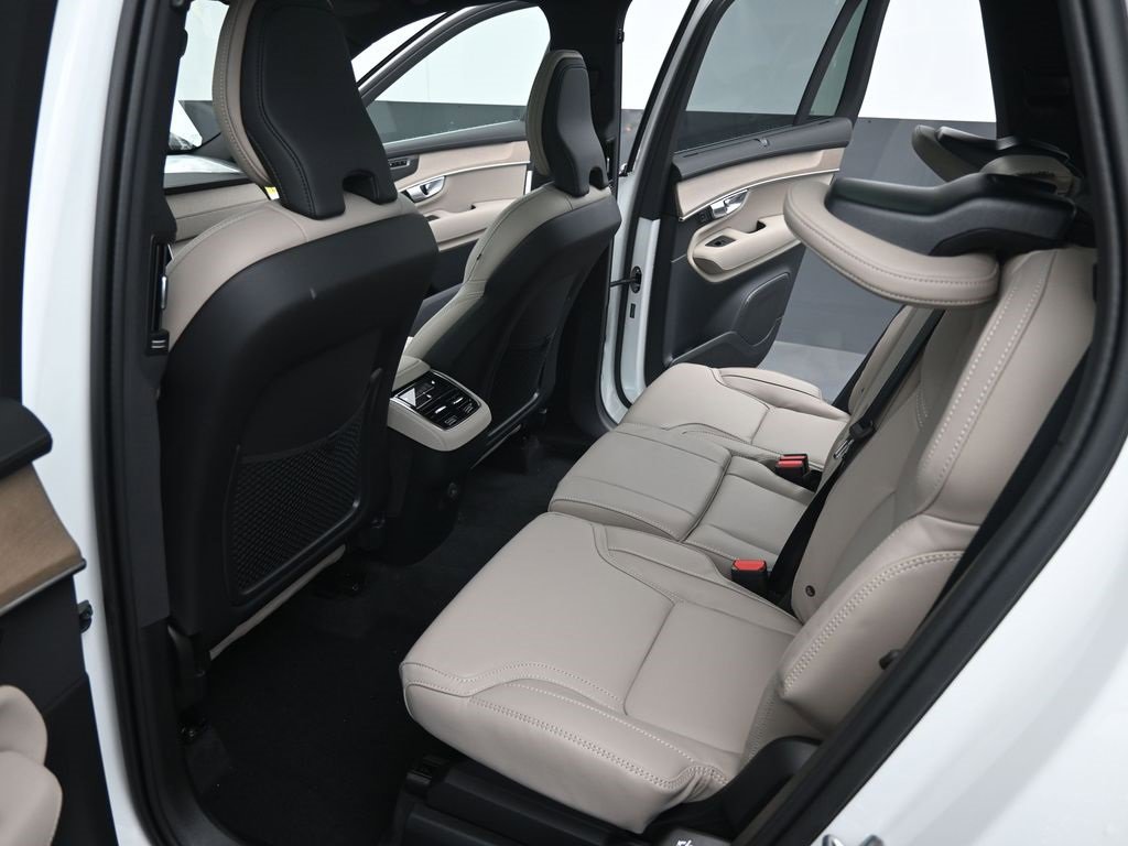 New 2026 Volvo XC90 B6 Ultra image 28