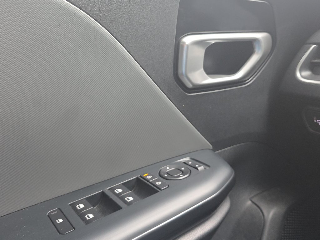 Used 2025 Kia K4 FWD image 11