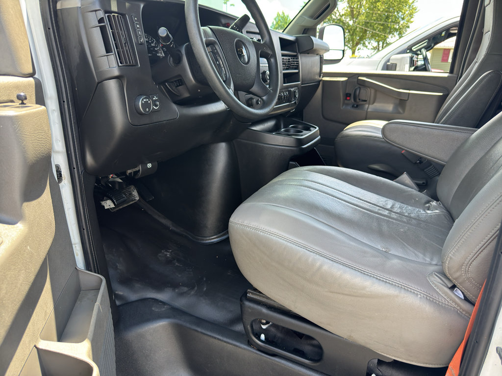 Used 2018 Chevrolet Express 2500 w/ Driver Convenience Package RWD image 21