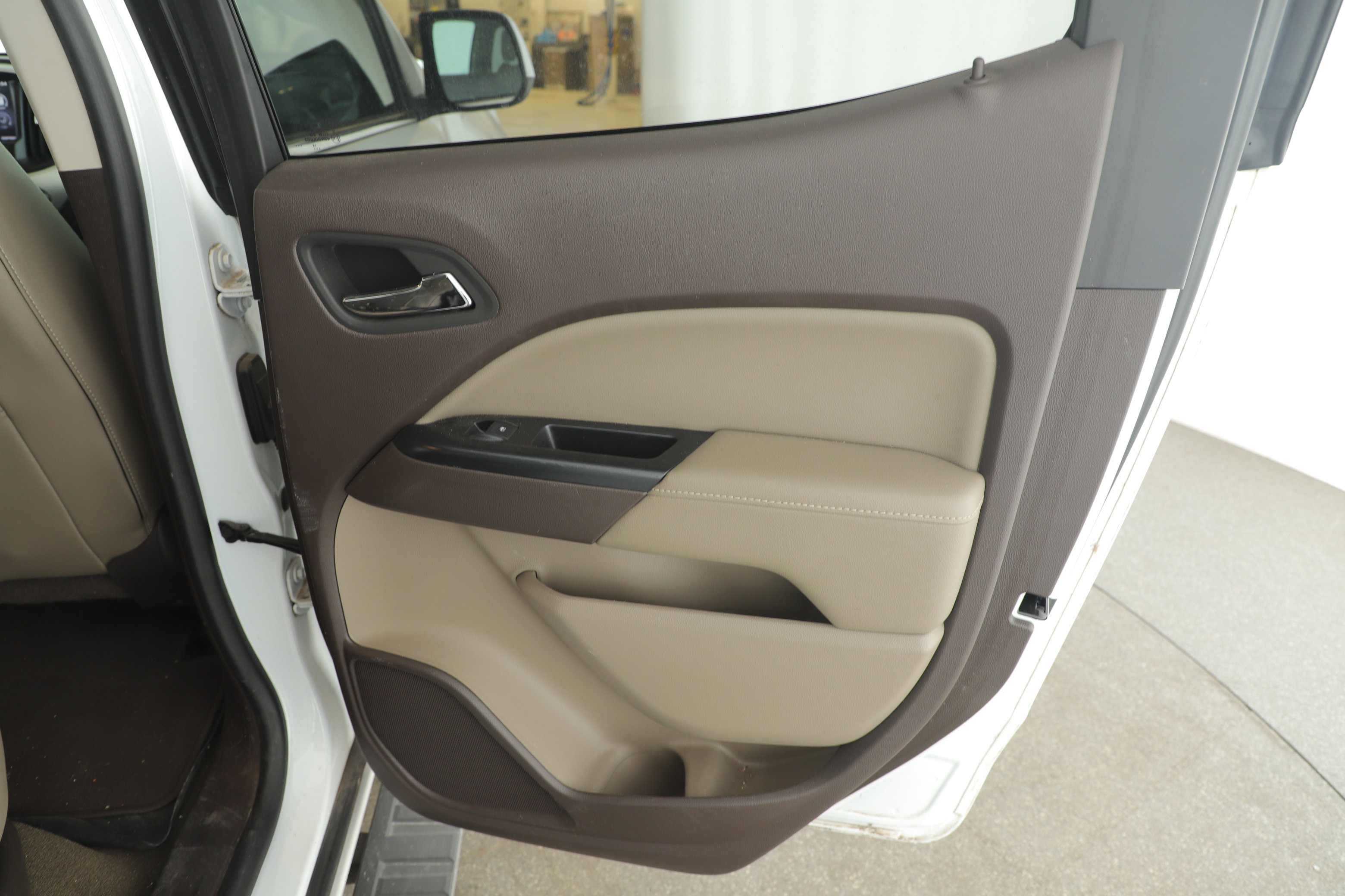 Used 2015 GMC Canyon SLT w/ Driver Alert Package image 6