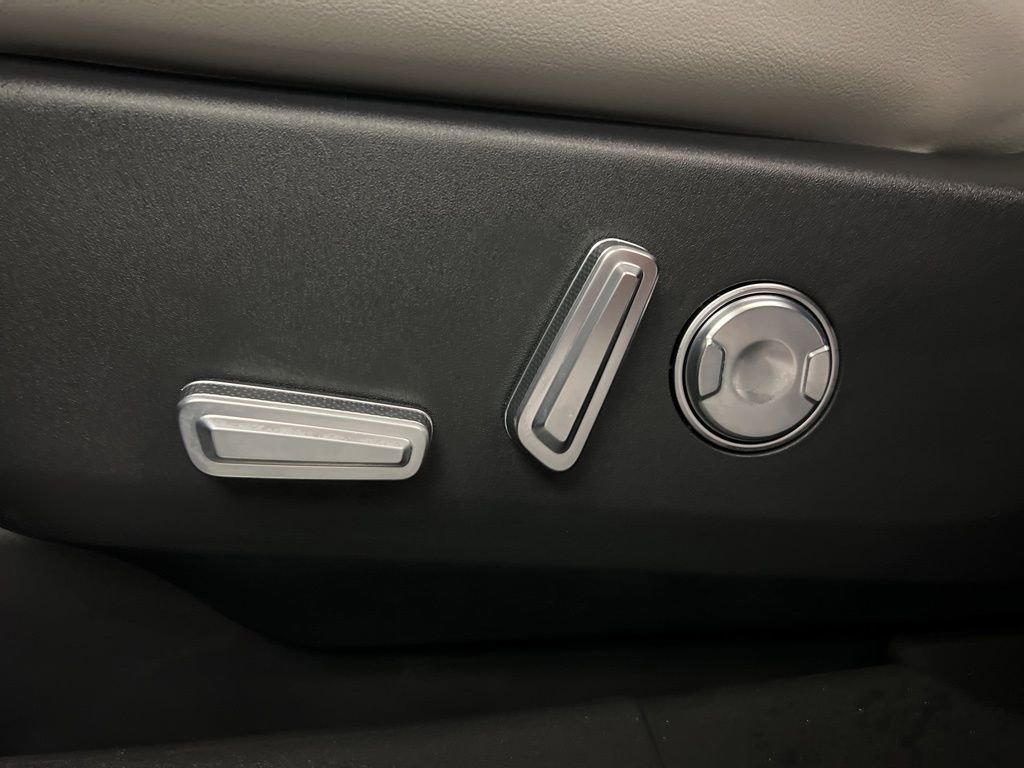 Used 2026 Lincoln Nautilus Premier image 30