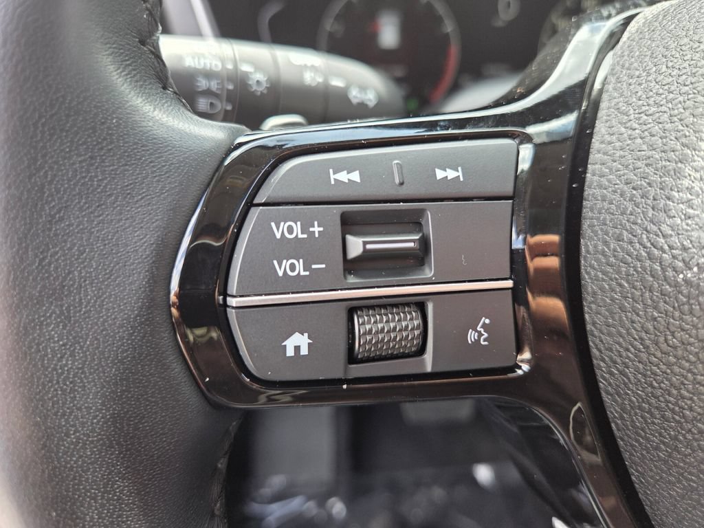 Certified 2025 Honda Pilot Touring image 21
