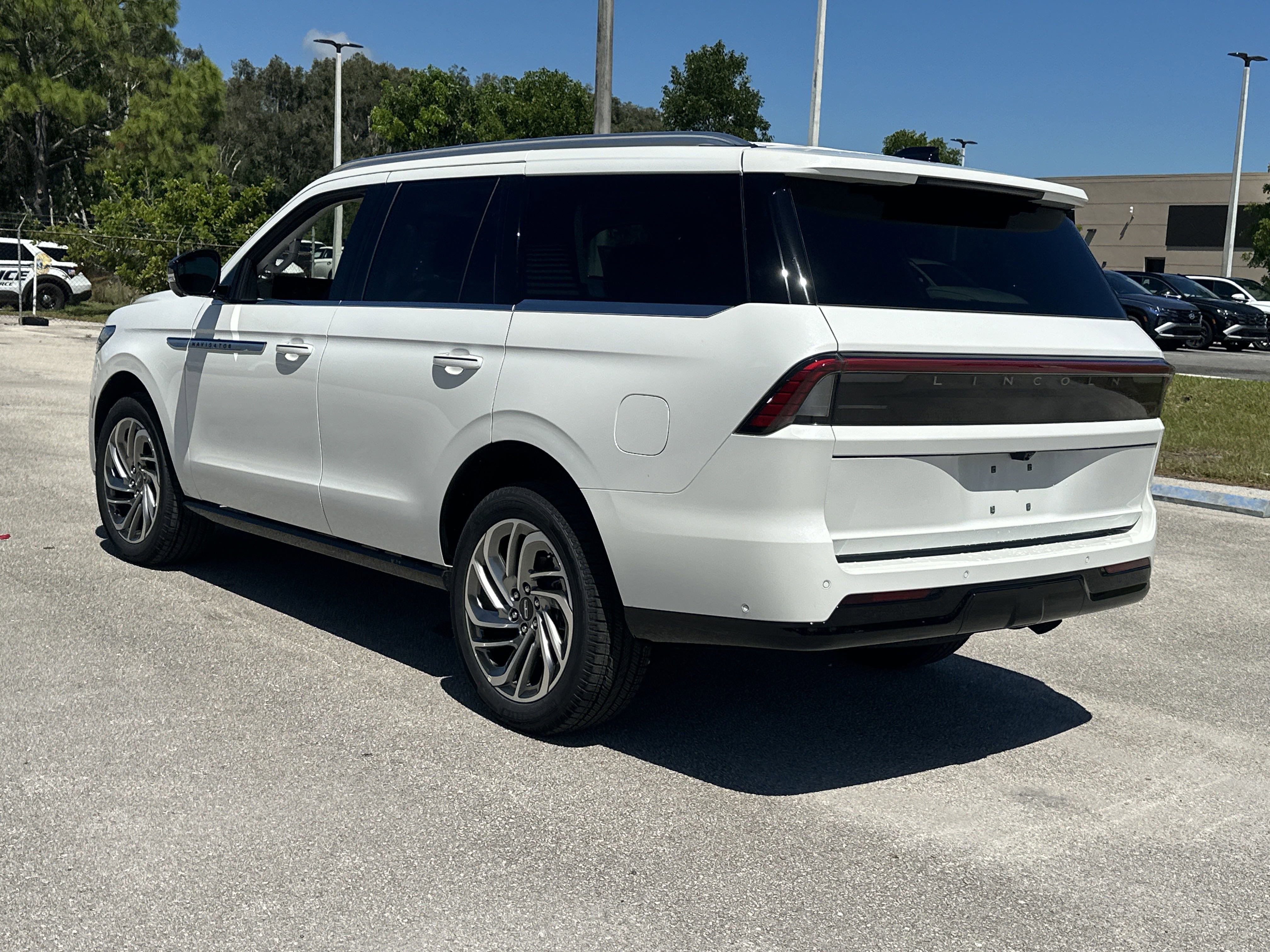 New 2025 Lincoln Navigator Reserve image 8