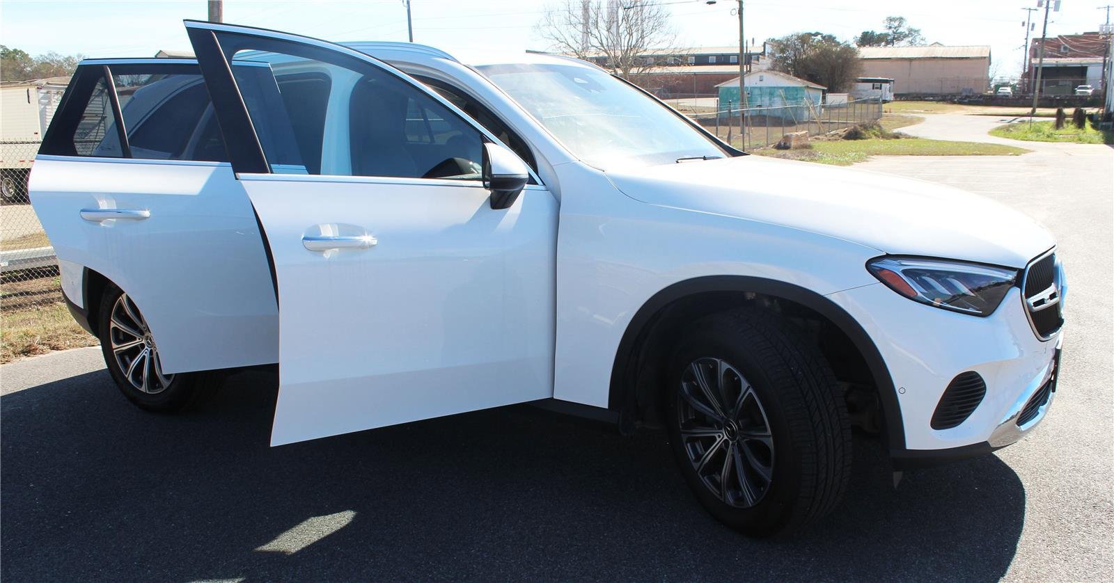 Used 2024 Mercedes-Benz GLC 300 4MATIC image 11