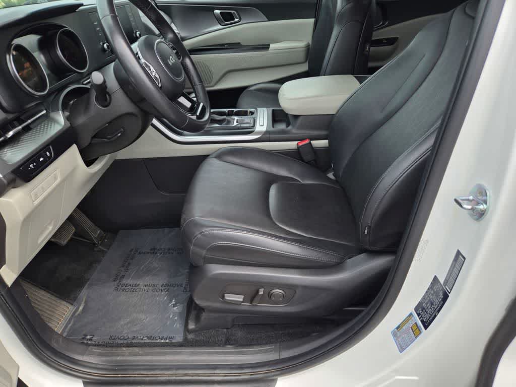 Used 2024 Kia Carnival LX FWD image 18