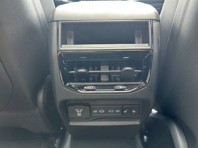 New 2026 Jeep Grand Cherokee Limited w/ Limited Altitude Package AWD/4WD image 18