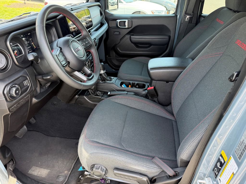 Used 2024 Jeep Wrangler Unlimited Rubicon image 3