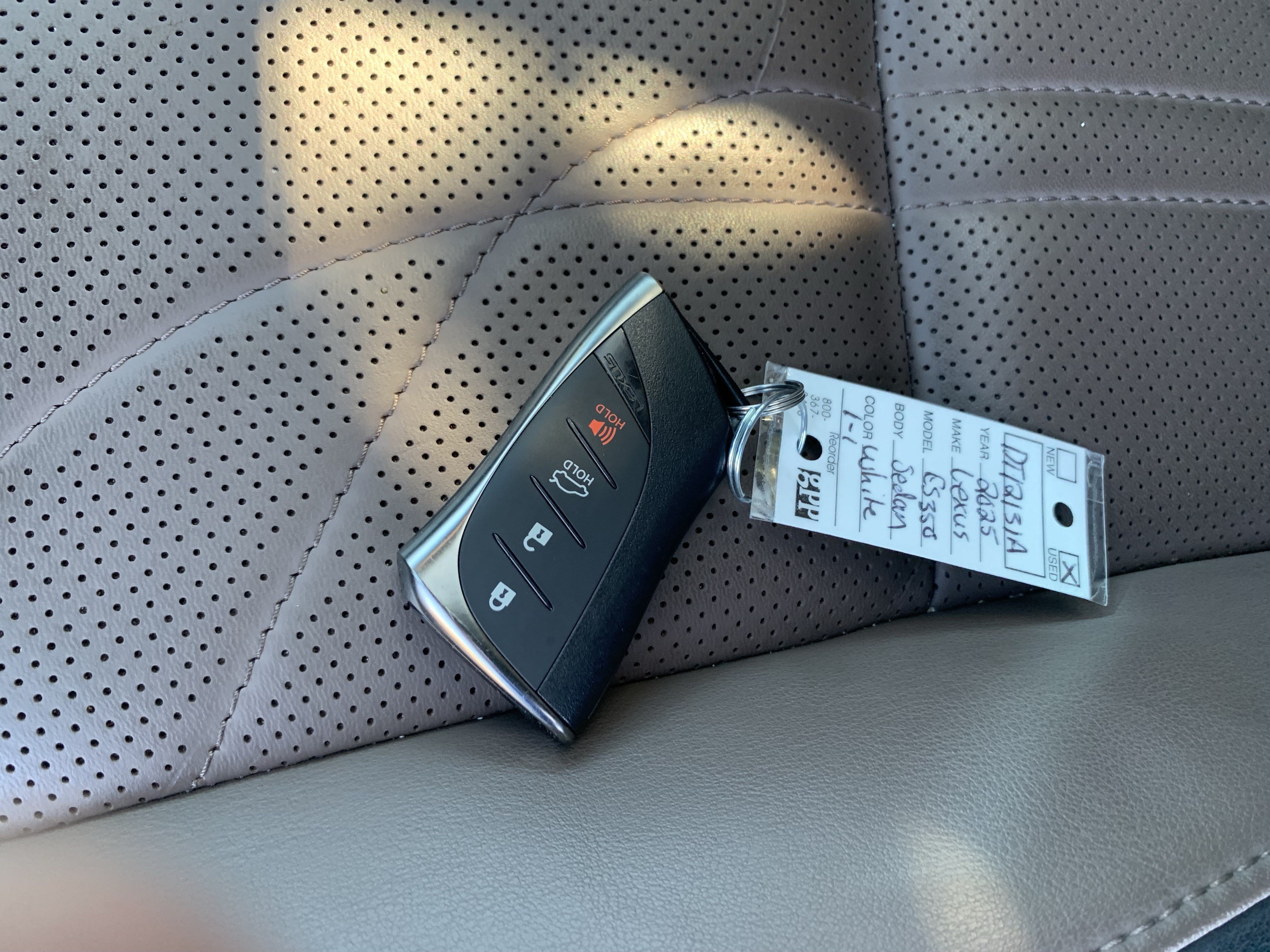 Used 2025 Lexus ES 350 Ultra Luxury FWD image 37