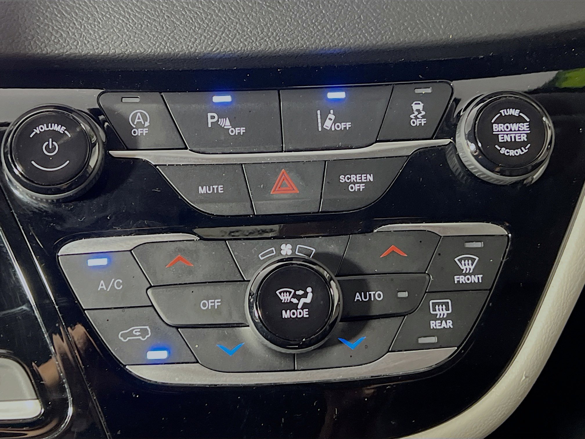 Used 2024 Chrysler Pacifica Touring-L image 26