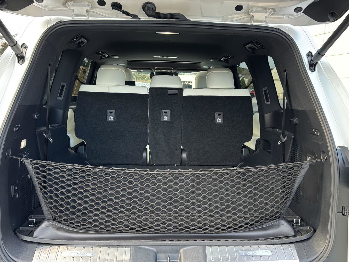 Used 2023 Lexus LX 600 4WD w/ Luxury Package image 32