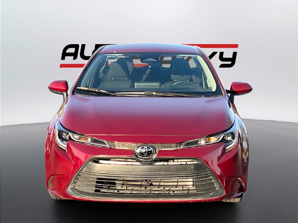 Used 2025 Toyota Corolla LE FWD image 2
