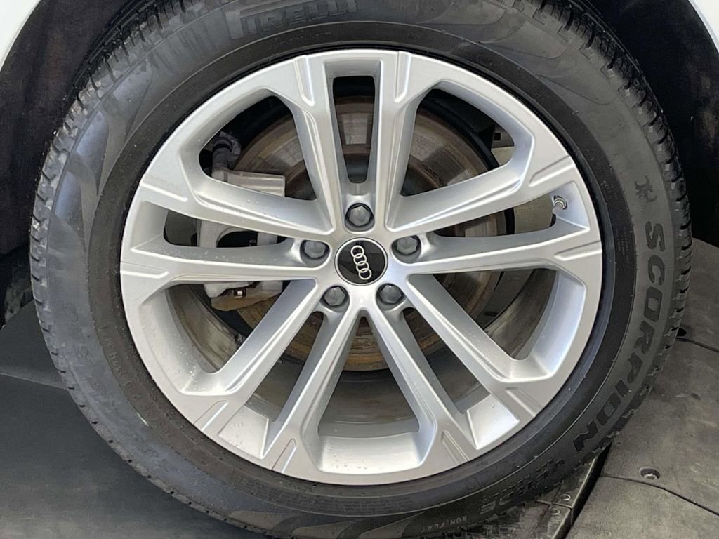 Certified 2025 Audi Q7 3.0T Premium Plus image 12