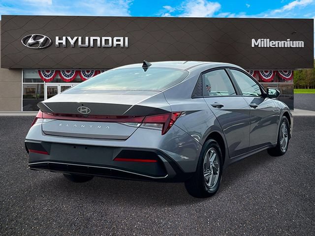 Certified 2026 Hyundai Elantra SE w/ Cargo Package FWD image 7