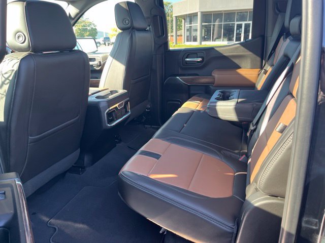 Used 2019 Chevrolet Silverado 1500 High Country w/ Technology Package AWD/4WD image 8