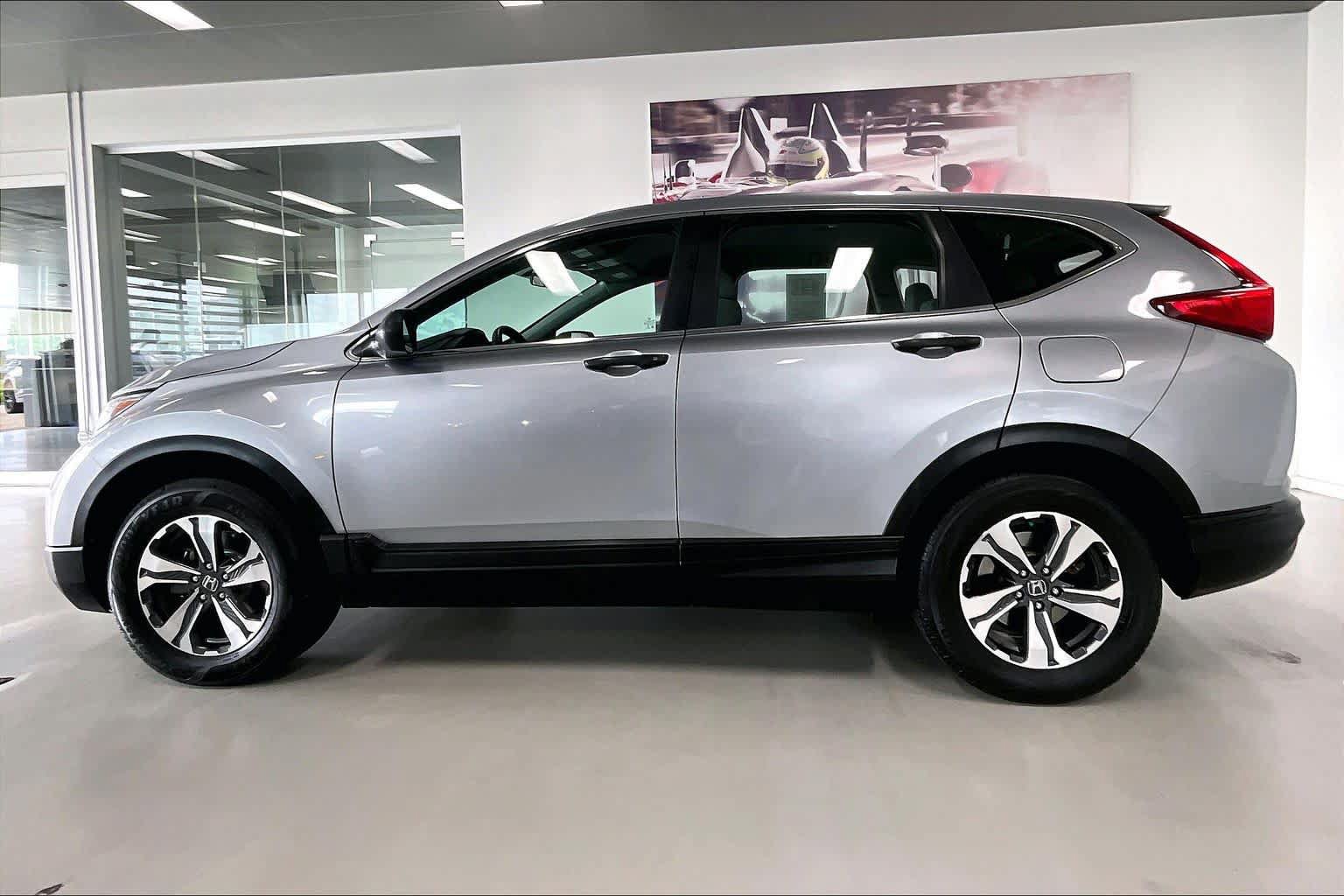 Used 2017 Honda CR-V LX image 3