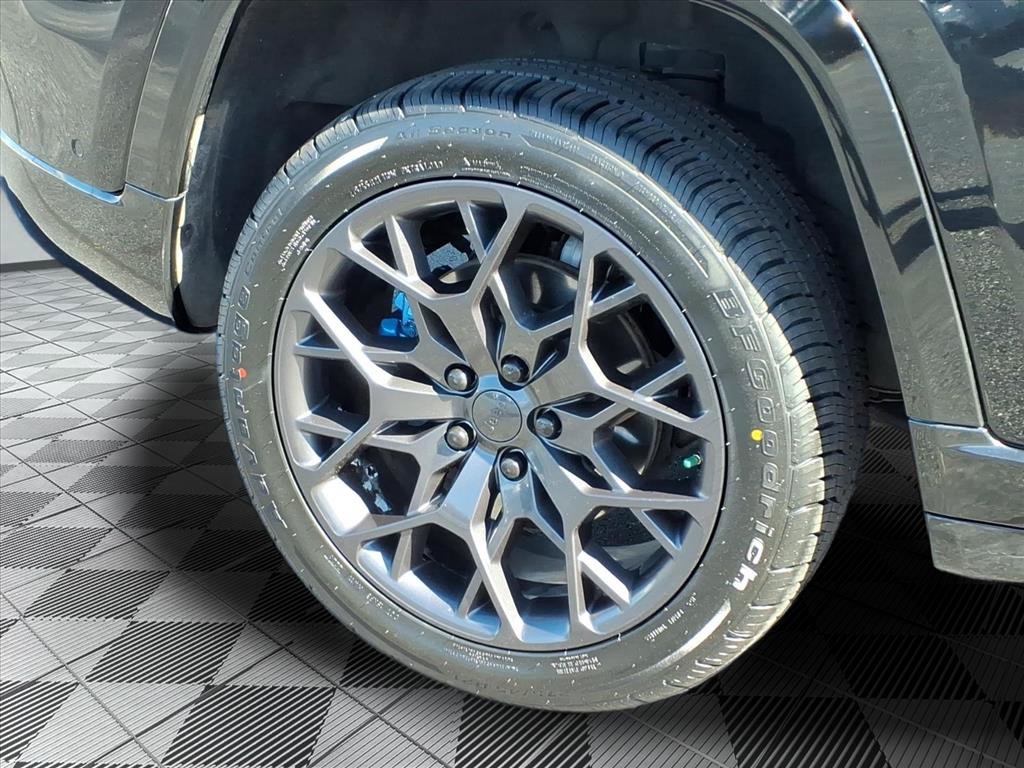 Certified 2023 Jeep Grand Cherokee Summit AWD/4WD image 31