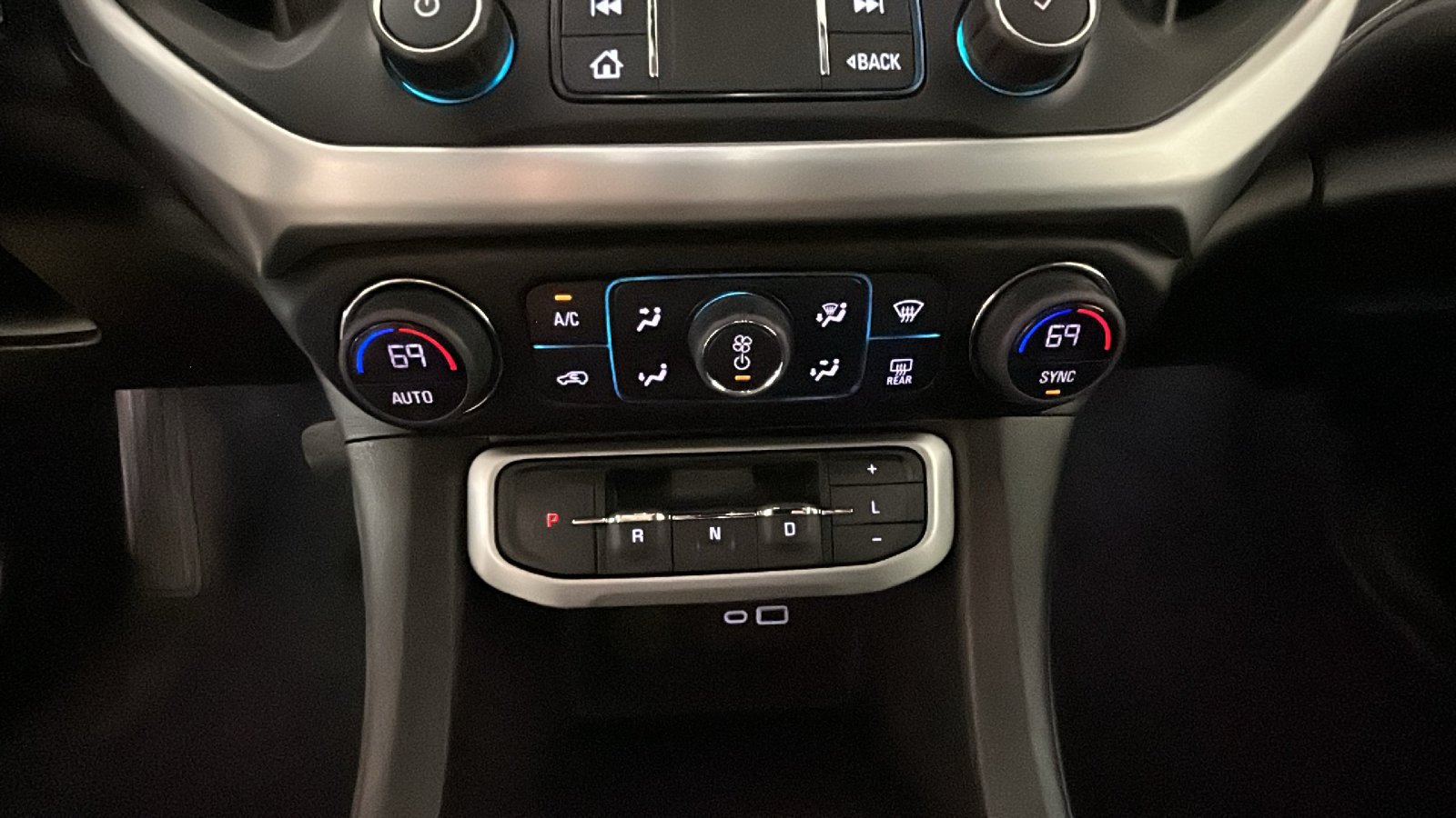 Used 2023 GMC Acadia SLE w/ Driver Convenience Package FWD image 27