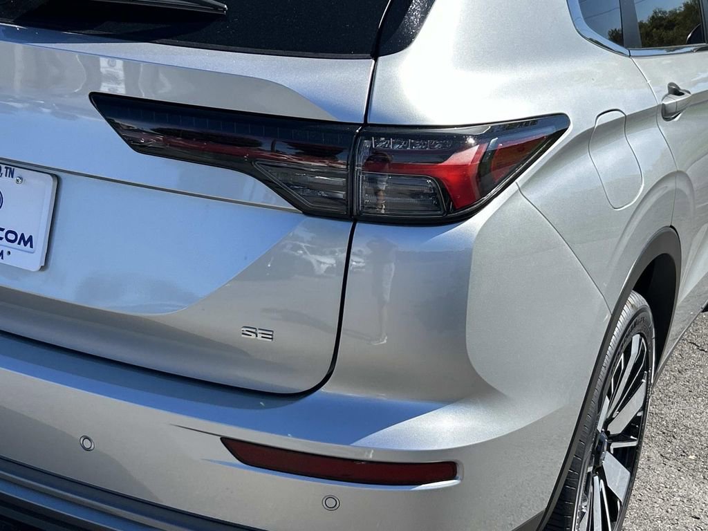 New 2025 Mitsubishi Outlander SE image 10