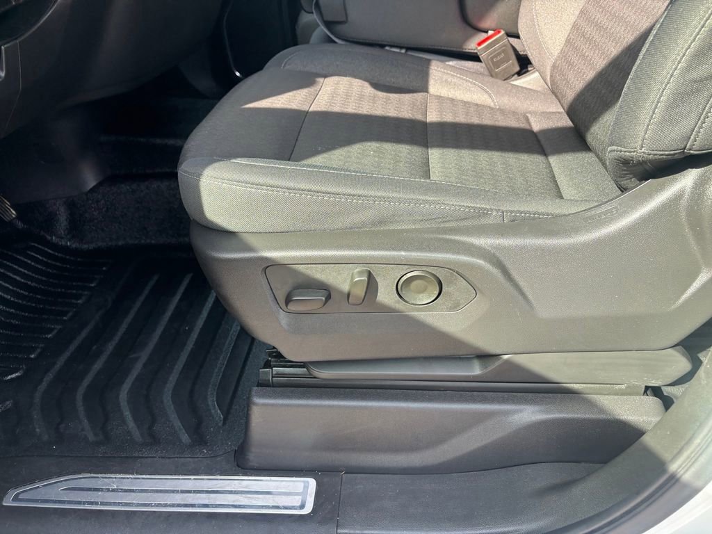 Used 2025 Chevrolet Silverado 1500 LT w/ Safety Package AWD/4WD image 23