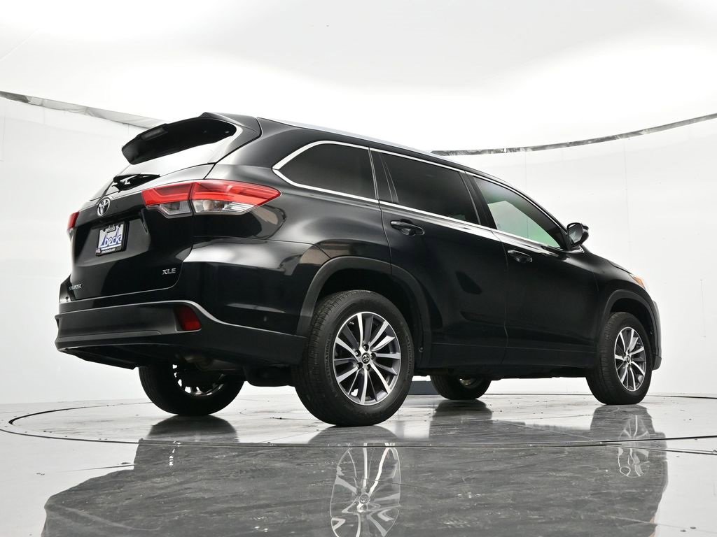 Used 2017 Toyota Highlander image 39