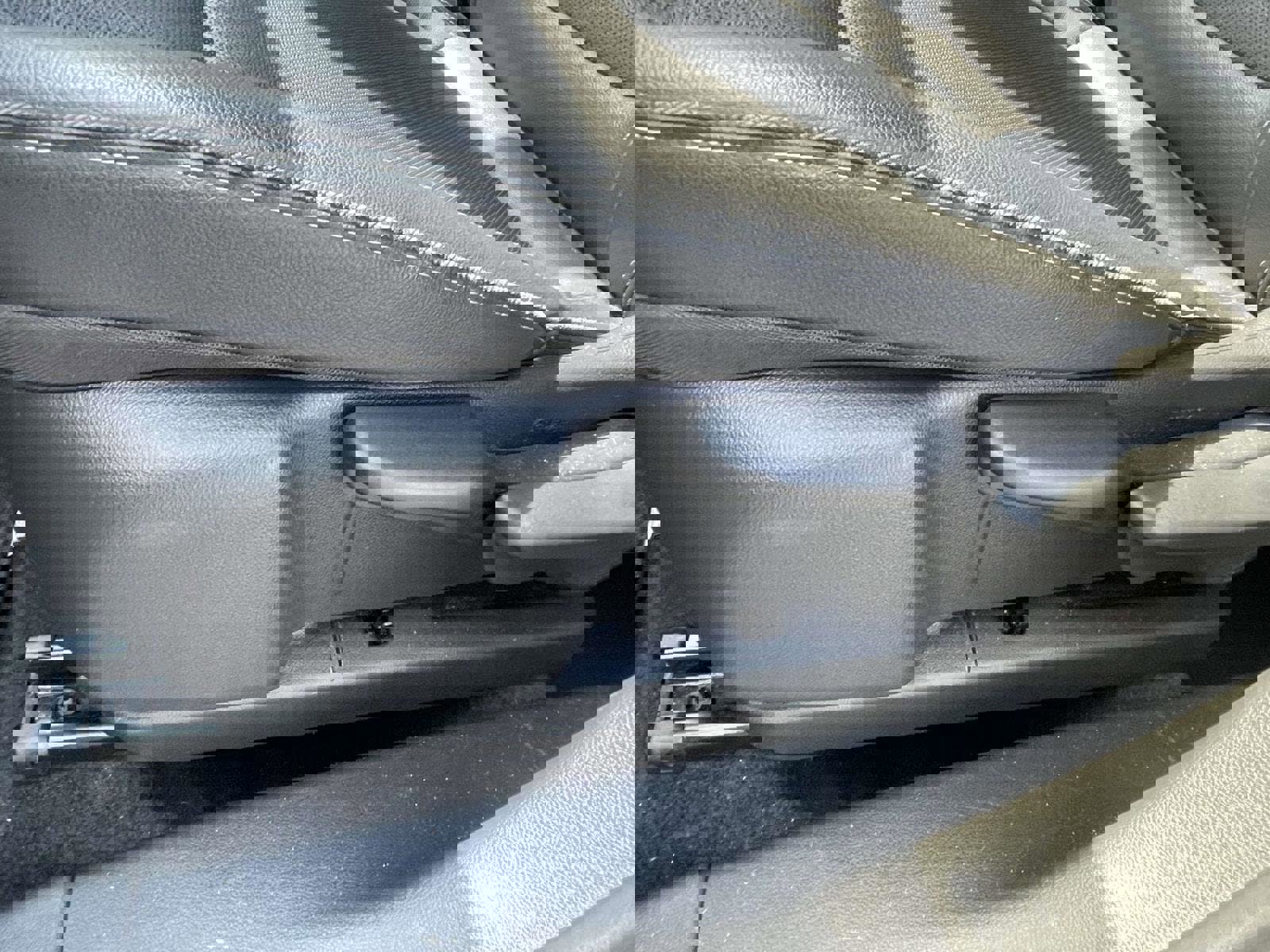 Used 2024 Buick Encore GX Sport Touring image 13