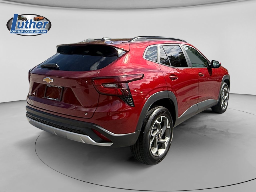 Used 2025 Chevrolet Trax LT FWD image 5