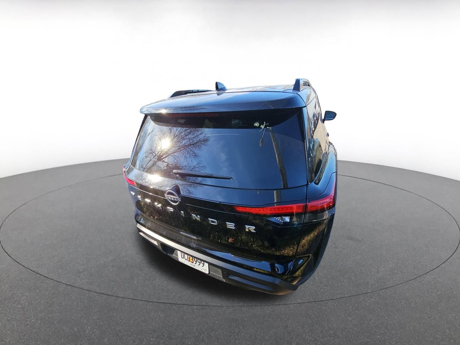 Used 2025 Nissan Pathfinder SV image 5