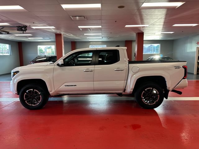 Certified 2024 Toyota Tacoma TRD Sport AWD/4WD image 6