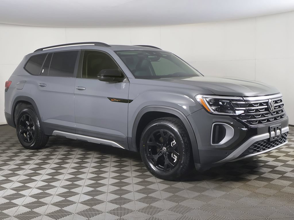 Used 2024 Volkswagen Atlas Peak Edition SE AWD/4WD image 2