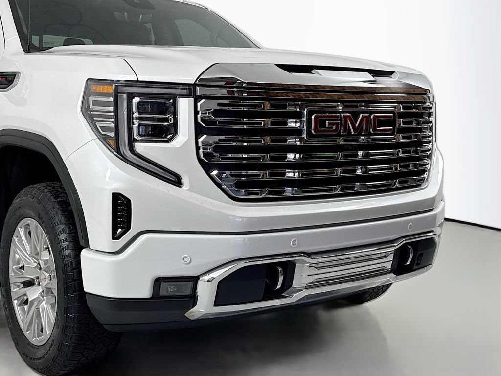 Used 2023 GMC Sierra 1500 Denali w/ Technology Package AWD/4WD image 9