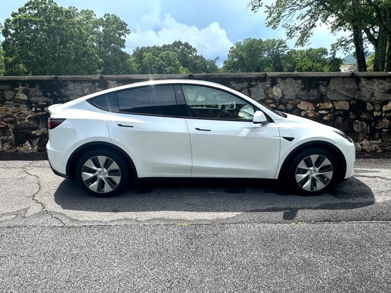 Used 2021 Tesla Model Y Long Range image 11