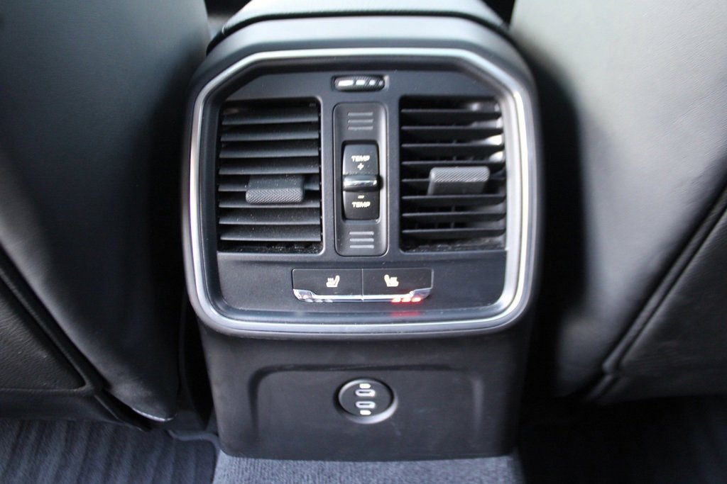 Used 2025 Porsche Macan image 39