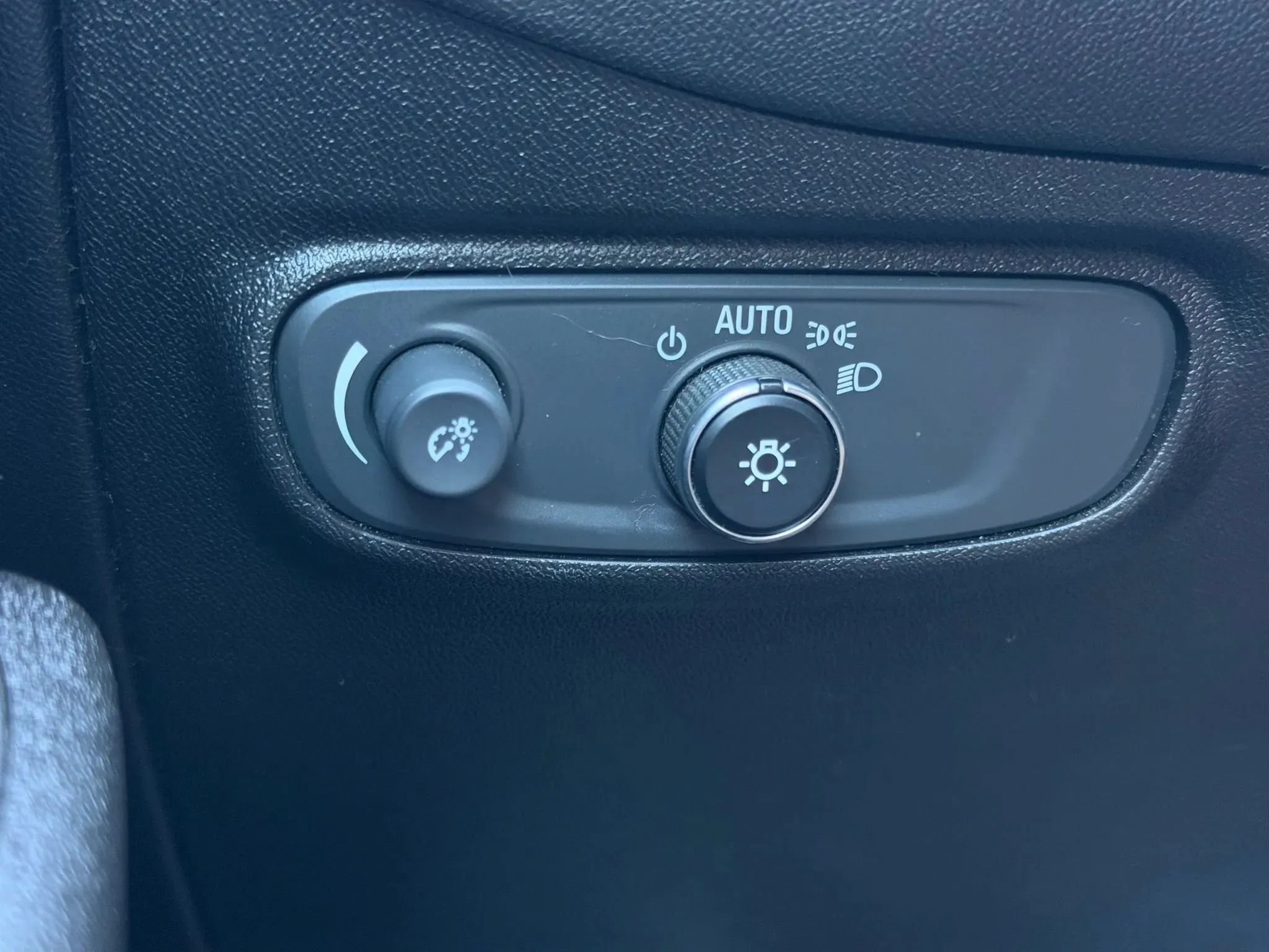 Used 2019 Chevrolet Equinox LS AWD/4WD image 24
