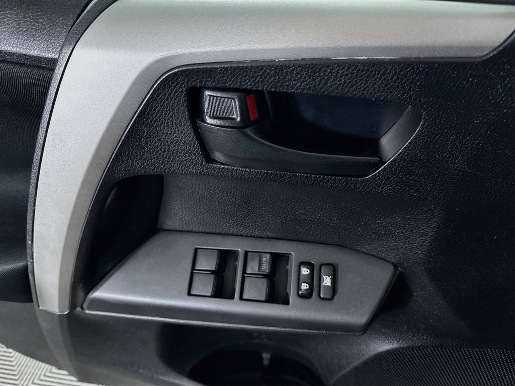 Used 2016 Toyota RAV4 LE AWD/4WD image 21