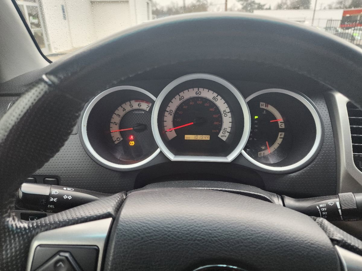 Used 2014 Toyota Tacoma PreRunner w/ SR5 Package image 14