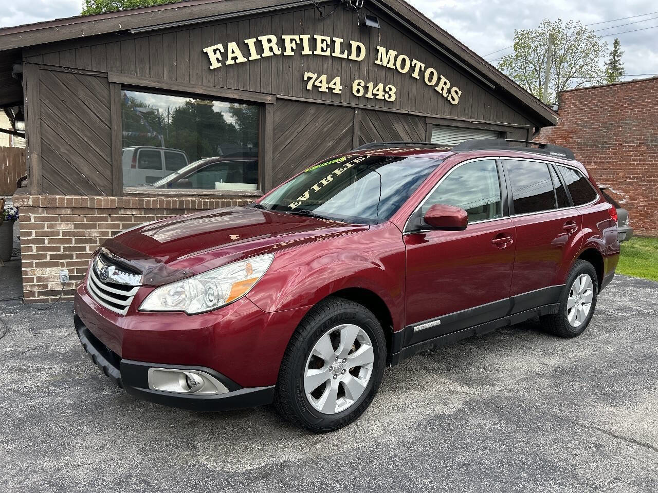 Used 2011 Subaru Outback 2.5i Premium AWD/4WD image 1