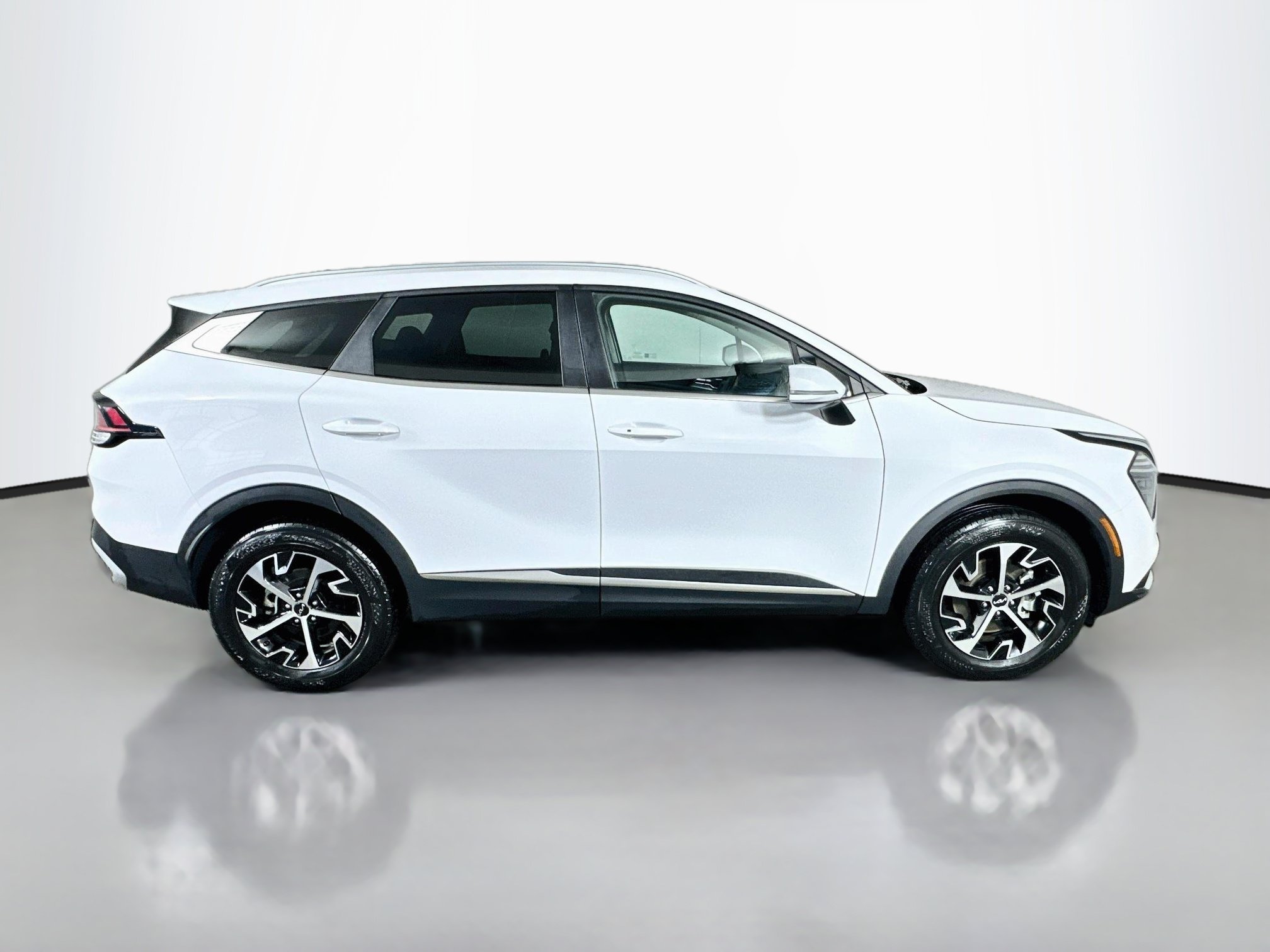 Used 2024 Kia Sportage EX AWD/4WD image 8