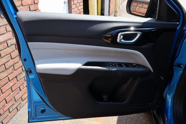 New 2025 Jeep Compass Limited image 8