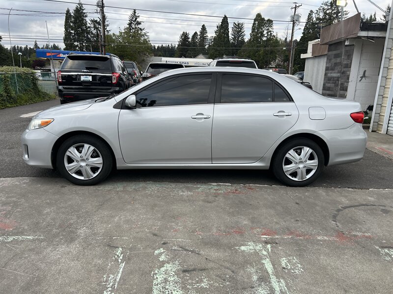 Used 2013 Toyota Corolla LE FWD image 2