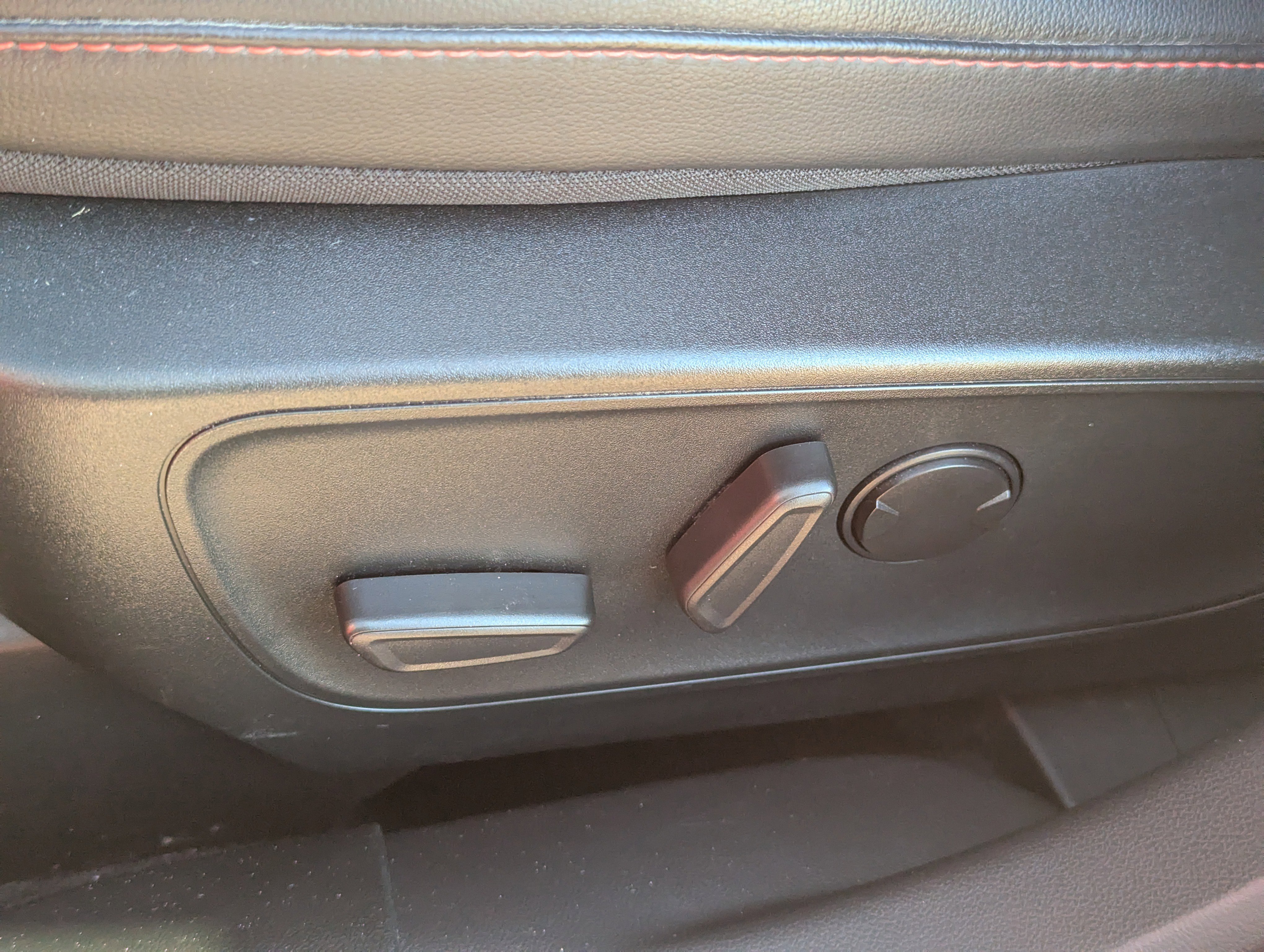 Used 2022 Ford Escape SEL w/ SEL Stealth AWD Package image 21